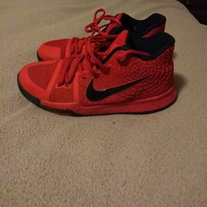 Kyrie Irving Nike Mid Tops